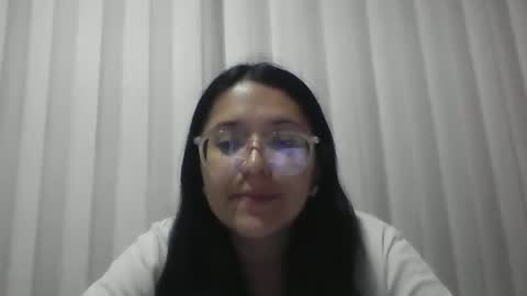 sweetyypeach online show from January 3, 4:00 am