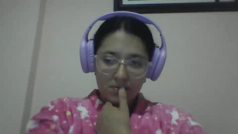 sweetyypeach online show from March 2, 3:34 am