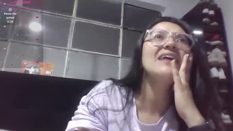 sweetyypeach online show from September 12, 4:03 am