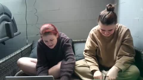 Snapshot of swingstuff chatting on February 20, 11:54 pm kinky gets hard online show from February 20, 11:54 pm