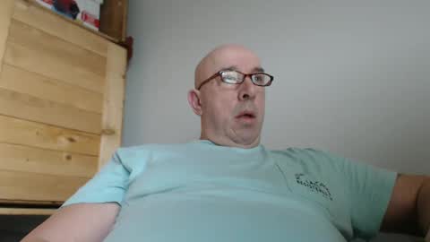 Snapshot of swissscooby55 chatting on March 2, 8:16 am swissscooby55 online show from March 2, 8:16 am