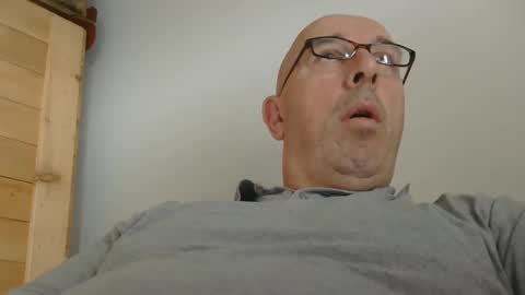 Snapshot of swissscooby55 chatting on September 17, 6:06 am swissscooby55 online show from September 17, 6:06 am