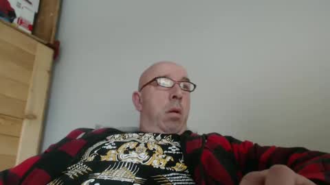 Snapshot of swissscooby55 chatting on December 7, 9:33 am swissscooby55 online show from December 7, 9:33 am