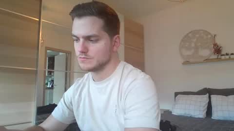 Snapshot of syl092 chatting on December 2, 2:36 pm syl092 online show from December 2, 2:36 pm