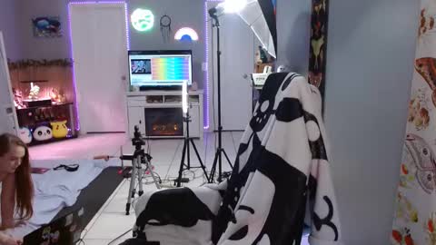 Snapshot of syndica chatting on February 28, 4:10 am Jennah online show from February 28, 4:10 am