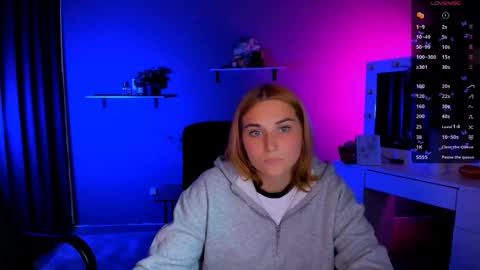 Snapshot of talia_seduce chatting on September 18, 12:53 pm talia_seduce online show from September 18, 12:53 pm