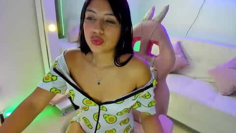 Snapshot of tamara_marquez chatting on February 7, 10:08 am SOFIA online show from February 7, 10:08 am