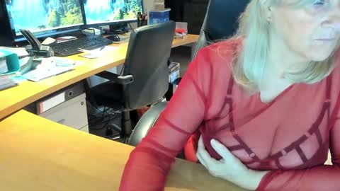 Snapshot of tammy4camfun chatting on December 16, 10:18 am Tammy online show from December 16, 10:18 am