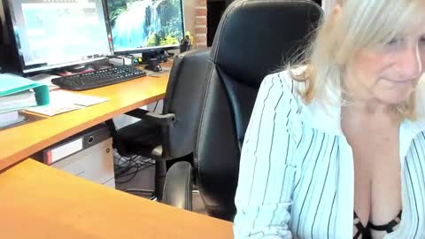 Snapshot of tammy4camfun chatting on December 6, 12:33 pm Tammy online show from December 6, 12:33 pm