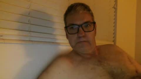 Snapshot of tankguy73 chatting on March 1, 4:37 am tankguy73 online show from March 1, 4:37 am