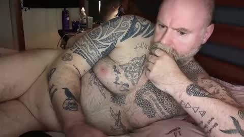 Snapshot of tattooeddilf01 chatting on December 31, 4:16 am Tattooeddilf 01 online show from December 31, 4:16 am