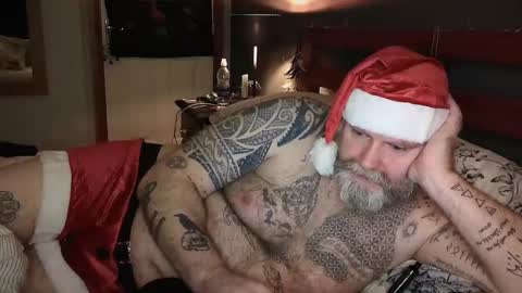 Snapshot of tattooeddilf01 chatting on December 7, 1:52 am Tattooeddilf 01 online show from December 7, 1:52 am