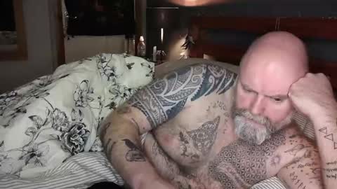 Snapshot of tattooeddilf01 chatting on December 4, 3:53 am Tattooeddilf 01 online show from December 4, 3:53 am