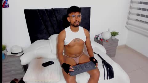 Snapshot of taylormaccurdy_ chatting on September 13, 6:54 pm taylormaccurdy_ online show from September 13, 6:54 pm
