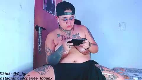 Snapshot of techno_420 chatting on February 13, 4:22 am Charlee He online show from February 13, 4:22 am