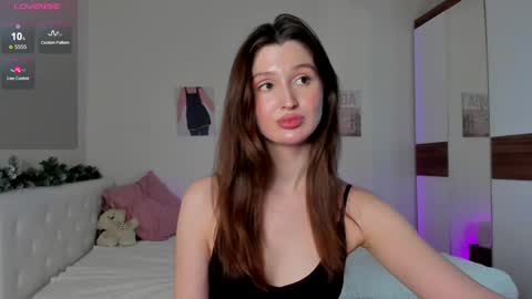 Snapshot of tender_babyy chatting on January 25, 2:36 pm Sexy girl Li online show from January 25, 2:36 pm