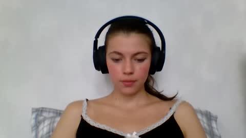 Snapshot of terranaufzinger chatting on September 15, 5:31 am Anny Simpson online show from September 15, 5:31 am
