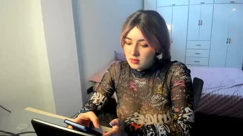 Snapshot of thatgirl2003 chatting on March 3, 2:28 pm online show from March 3, 2:28 pm