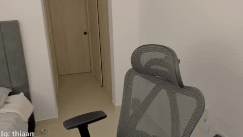 Snapshot of thiaan__ chatting on September 12, 3:52 am thiaan__ online show from September 12, 3:52 am