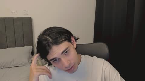 Snapshot of thiaan__ chatting on December 11, 2:30 am thiaan__ online show from December 11, 2:30 am