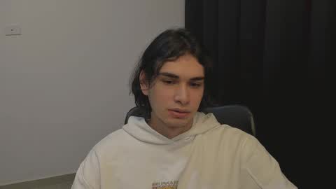 Snapshot of thiaan__ chatting on February 27, 1:41 am thiaan__ online show from February 27, 1:41 am