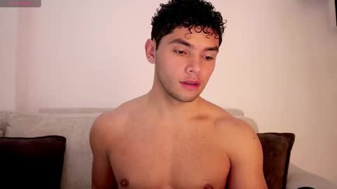 Snapshot of thiago_l chatting on February 17, 2:38 pm Just Thiago online show from February 17, 2:38 pm