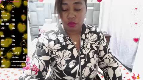 Snapshot of thickebonymilf chatting on September 21, 5:00 am XIOMARA online show from September 21, 5:00 am