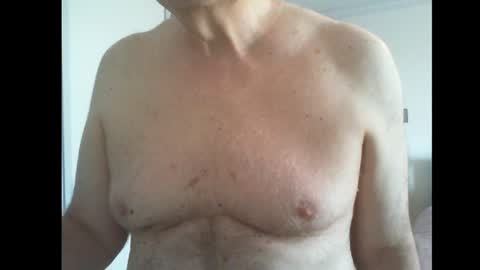 Snapshot of thickmelnik chatting on February 7, 10:52 pm James online show from February 7, 10:52 pm