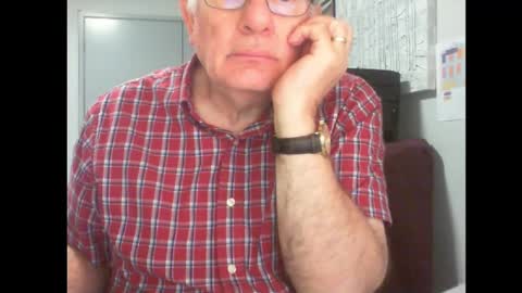 Snapshot of thickmelnik chatting on February 17, 1:22 pm James online show from February 17, 1:22 pm
