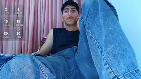 thomas_ks11 online show from January 19, 4:01 am
