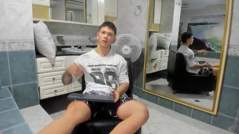 Snapshot of thomas_moon_ chatting on September 11, 12:06 pm Thomas online show from September 11, 12:06 pm