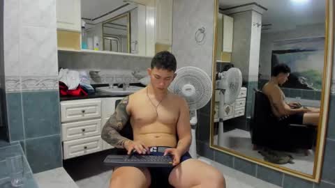 Snapshot of thomas_moon_ chatting on September 13, 1:13 pm Thomas online show from September 13, 1:13 pm