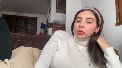 Snapshot of thony_grey chatting on December 5, 9:44 pm Thony Grey online show from December 5, 9:44 pm
