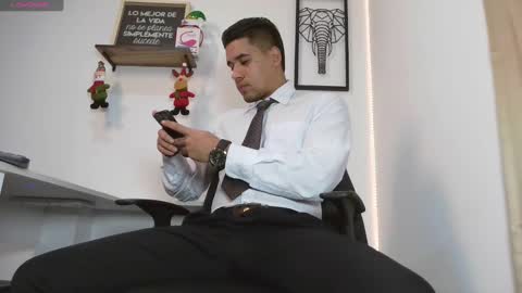 Snapshot of thonydupont chatting on December 18, 10:35 pm thonydupont online show from December 18, 10:35 pm
