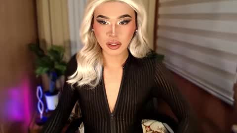 Snapshot of tiara_perezx chatting on September 18, 9:19 pm Sam online show from September 18, 9:19 pm
