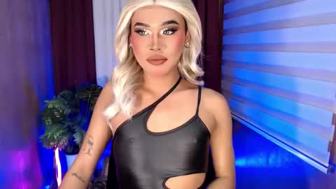 Snapshot of tiara_perezx chatting on September 16, 5:49 pm Sam online show from September 16, 5:49 pm
