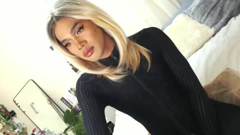 Snapshot of tiara_perezx chatting on February 27, 5:18 am Sam online show from February 27, 5:18 am