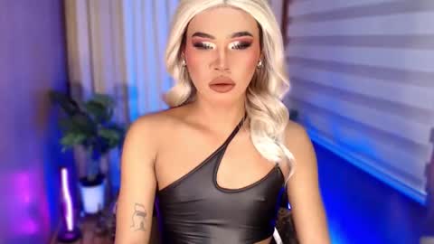 Snapshot of tiara_perezx chatting on September 17, 8:12 pm Sam online show from September 17, 8:12 pm