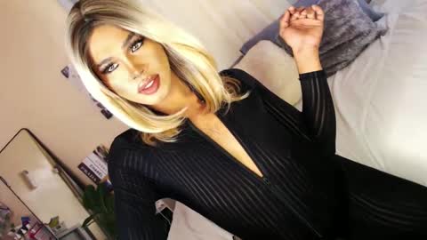 Snapshot of tiara_perezx chatting on February 26, 5:35 am Sam online show from February 26, 5:35 am