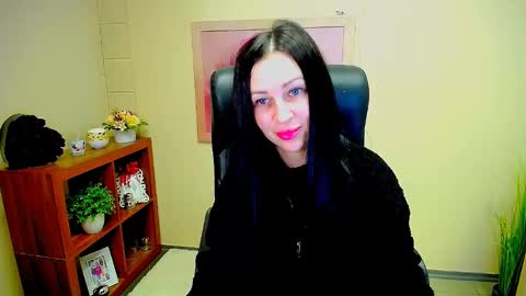 Snapshot of timeparadice chatting on February 10, 11:36 am Luisa online show from February 10, 11:36 am