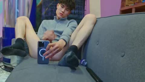 toesandhoney online show from March 1, 10:10 pm