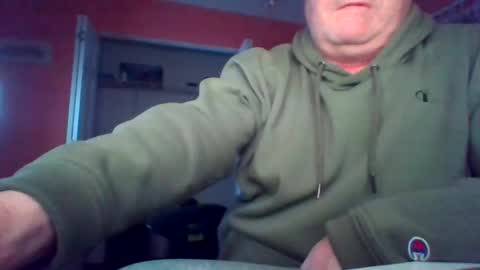 Snapshot of tomcat4848 chatting on February 14, 4:04 am tomcat4848 online show from February 14, 4:04 am