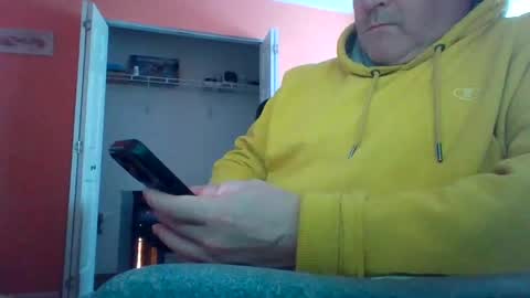 Snapshot of tomcat4848 chatting on February 15, 4:01 pm tomcat4848 online show from February 15, 4:01 pm