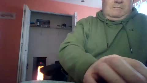 Snapshot of tomcat4848 chatting on February 13, 2:31 pm tomcat4848 online show from February 13, 2:31 pm