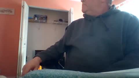 Snapshot of tomcat4848 chatting on February 11, 3:18 pm tomcat4848 online show from February 11, 3:18 pm