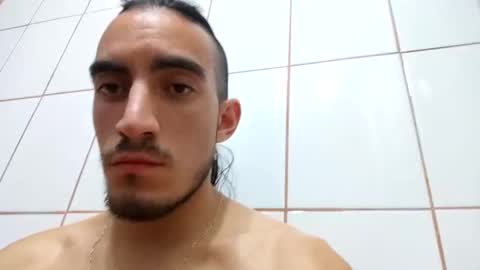 Snapshot of tommypv20 chatting on January 5, 4:25 am Tommy online show from January 5, 4:25 am