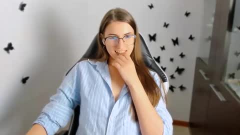 Snapshot of tooboringgirl chatting on September 13, 8:44 pm Alisson online show from September 13, 8:44 pm