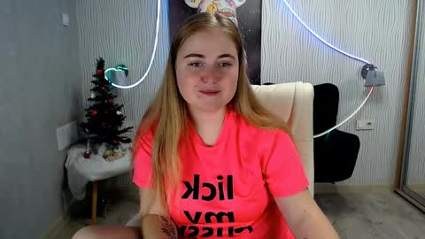 Snapshot of tori_blond chatting on December 23, 7:38 am tori_blond online show from December 23, 7:38 am