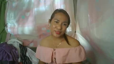 Snapshot of transhottie28 chatting on March 2, 5:33 am transhottie28 online show from March 2, 5:33 am