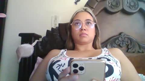 triana_bell online show from February 21, 7:32 pm